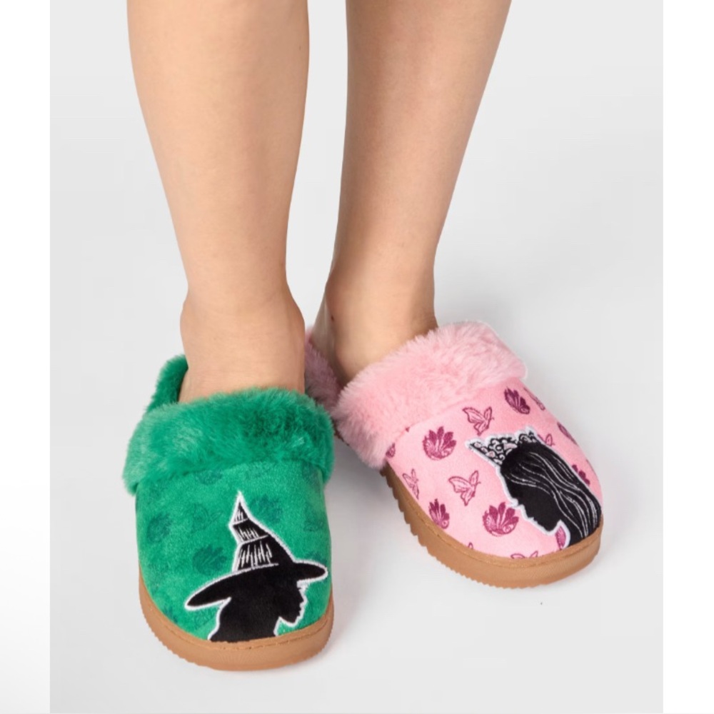 Kids Mismatched Plush Slippers - Pink & Green